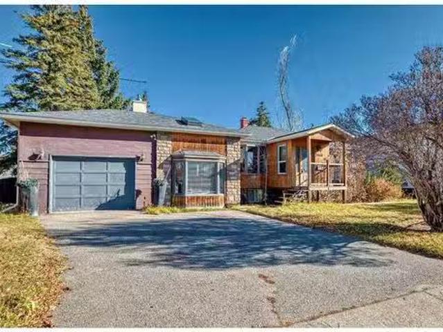 2440 22 Street Nw, Calgary, AB, T2M 3W6 house for sale List.