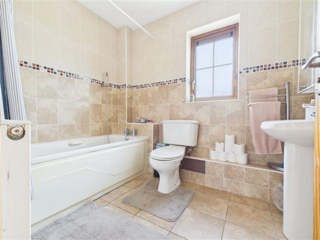 244,950 | 27 Windtown Park, Rathowen, Co. Westmeath DNG Duncan Auctioneers 5009 MyHome. Ie Residential