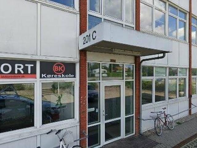 244 m2 office space, showroom for rent in Herlev