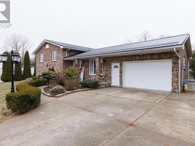 24565 Pioneer Line, West Elgin West Lorne, ON, N0L 2P0 house for sale | Listing ID X13538 | Royal LePage