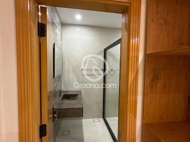 2450 Ft² Flat for Sale