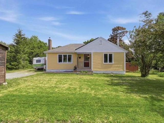 245 Town Road, Falmouth, NS, B0P 1P0 house for sale | Listing ID 202614 | Royal LePage