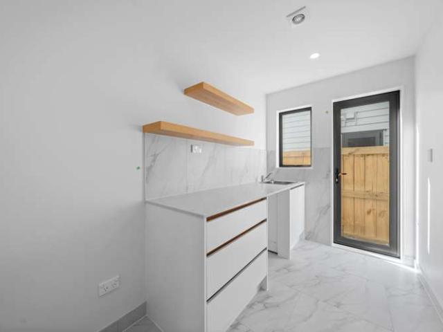 2/46 Cockayne Crescent, Sunnynook, North Shore City