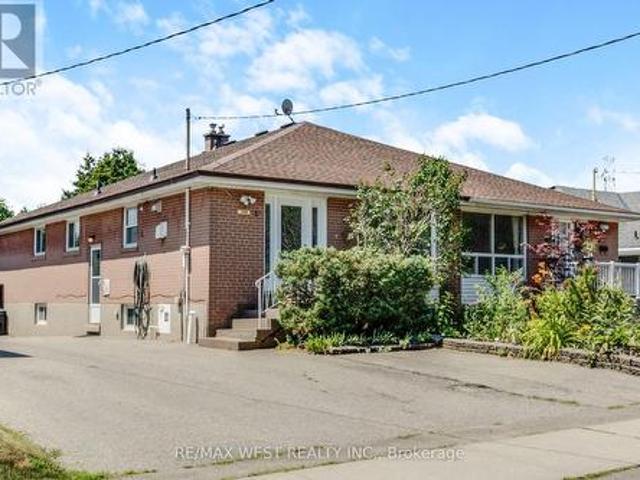 246 Verobeach Boulevard, Toronto, ON, M9M 1R6 house for sale | Listing ID W13568 | Royal LePage