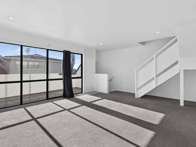 2/477 Madras Street, St. Albans