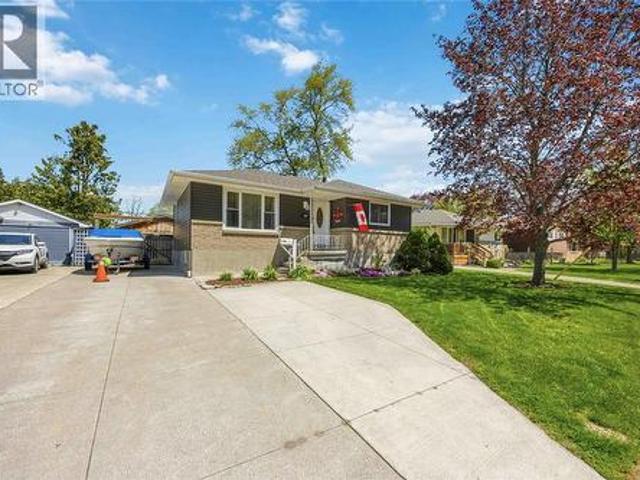 247 Bessborough Drive, Sarnia, ON, N7S 1H4 house for sale | Listing ID 26010 | Royal LePage
