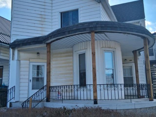 247 Langlois – Lower Front