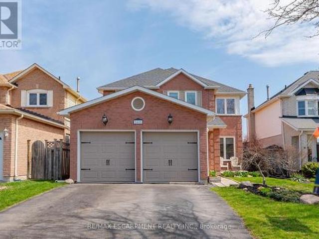 2485 Newport Street, Burlington, ON, L7M 3X7 house for sale | Listing ID W12102 | Royal LePage