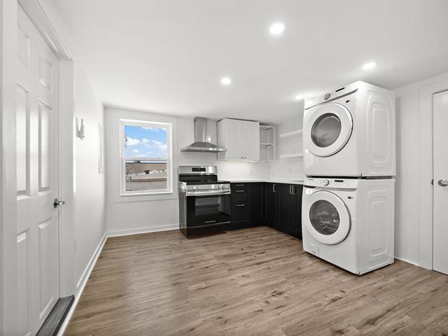 2481 Rue La Fontaine