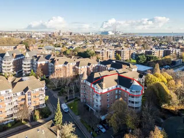 248 The Sweepstakes, Ballsbridge, Dublin 4, D04NX98 is for sale