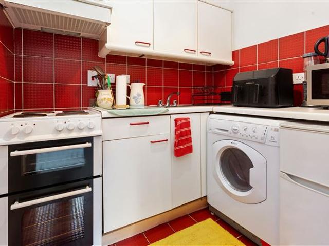 24 The Sycamores, Stradbrook Hill, Blackrock, County Dublin Lynam Auctioneers & Estate Agents 4943 MyHome. Ie Residential