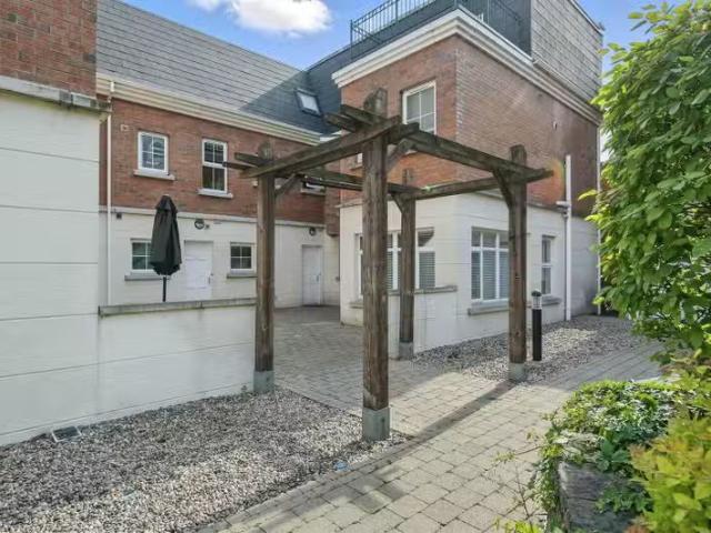 24 Ashley Courtyard, 1a Fane Street