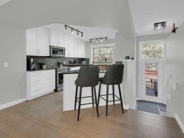 24 Aspen Hills Common Sw, Calgary, AB, T3H 0R7 townhouse for sale | Listing ID A2334 | Royal LePage