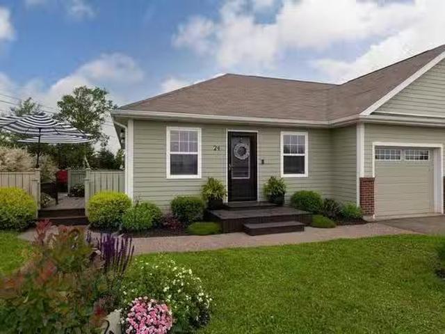 24 Aspin Crescent, Stratford, PE, C1B 0J5 house for sale Li.