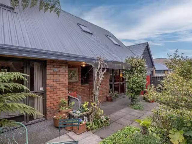 2/4 Herbs Place, Cashmere, NZ 8022 Townhouse for Sale