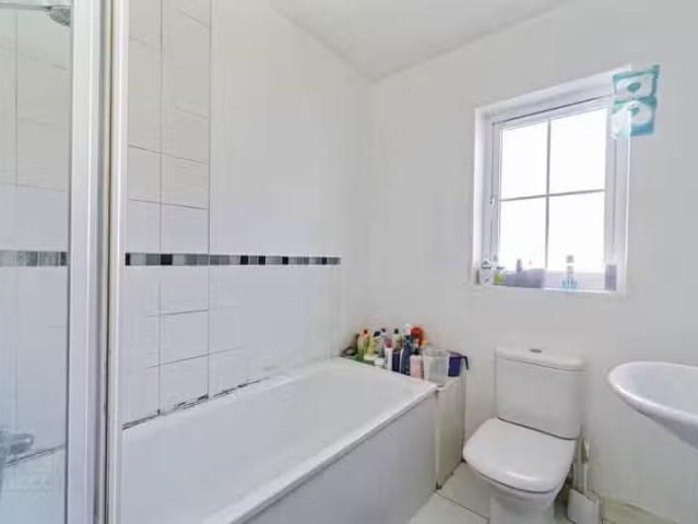 24 Leathem Square