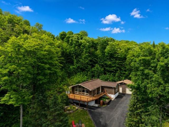 24 Rue Du Sentier Du Chevreuil, Sainte Marguerite Du Lac Masson, QC, J0T 1L0 house for sale | Listing ID 20612 | Royal LePage