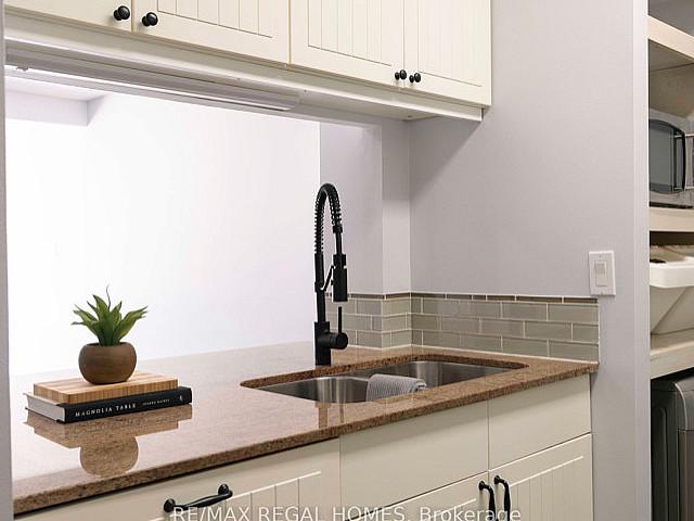 24 Southport St Enjoy The Quiet, Lifestyle At South Kingsway!