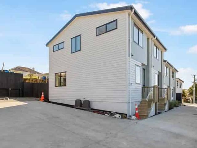 24E Lincoln Park Avenue, Massey, Waitakere City