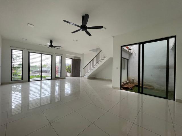 24x75Facing Empty Double Storey Terrace Elmina Valley 3Limited
