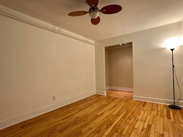 2505 Av. Van Horne, Montréal Côte des Neiges, QC H3S