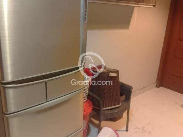 2500 Ft² Flat for Rent