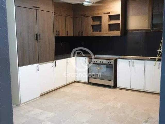 2500 Ft² Flat for Rent