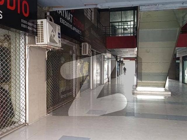 2500 Square Feet Spacious Office Available In Kohinoor City For rent