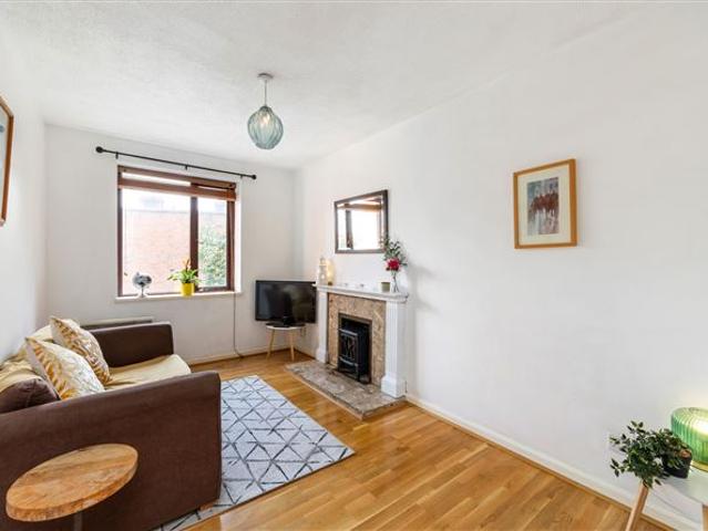 250,000 | 43 Crescent House, Marino Crescent, Clontarf, Dublin 3 Sherry FitzGerald Clontarf 5015 MyHome. Ie Residential