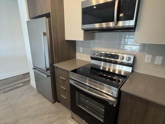250 Hymus 3 Bedroom Apartment for Rent at 250 Boul Hymus, Pointe Claire, QC H9R 0G6 Seignory
