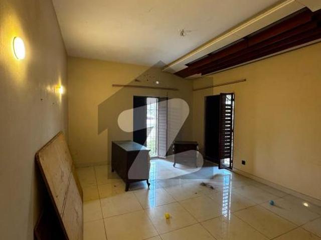 250 Sq. Yards Bungalow for Rent at Clifton Block 4 Near Abdullah Shah Ghazi/26th Street. Clifton Block 4