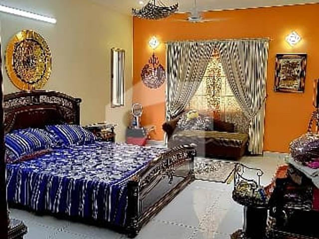 250 sqryard 1 unit 5 bddl well maintained house block 6