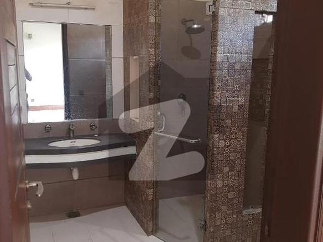 250 Yard Townhouse For Sale Clifton Block 7
