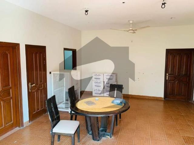250 Yards Bungalow For Sale In Bath Island