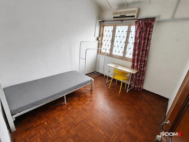250m to Taman Bahagia LRT | Room For Rent @ SS2 Petaling Jaya