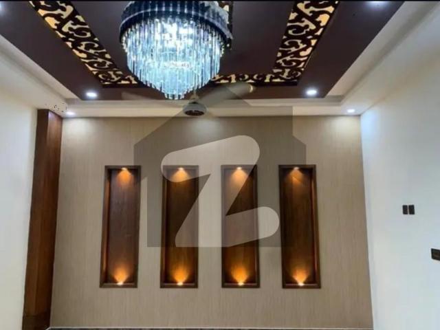 250sq Yd 4 & 5 Bedrooms Luxury Villa FOR SALE. Adjacent To Jinnah Avenue, Easy Access To Entrance Facing GRAND MOSQUE. All Facilities Nearby And Utilities Present. Bahria Town Precinct 16