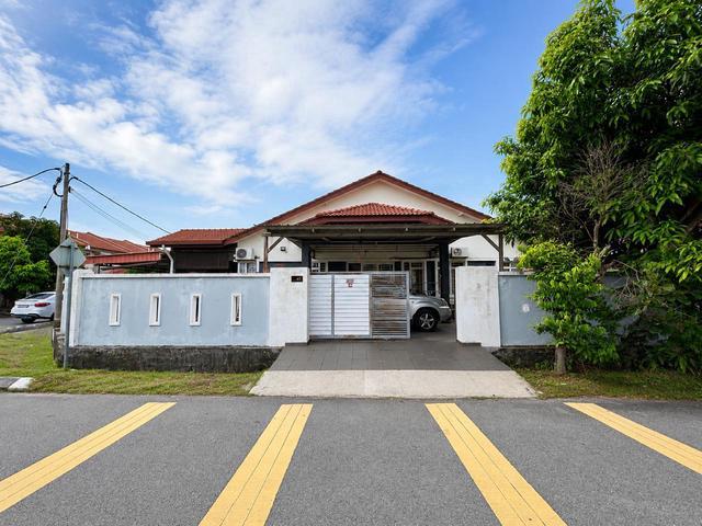 CORNER LOT LUAS 1Storey Taman Dato Hormat Jenjarom FOR SALE