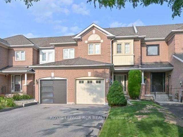 251 Denise Circle, Newmarket | 3Beds/3Bath, Townhouse, $789,000 | Condos. Ca