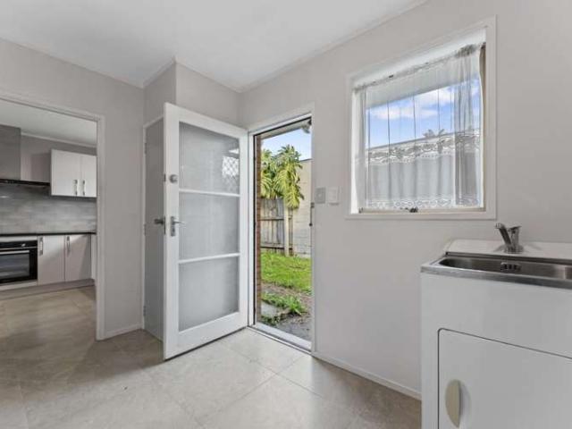 2/51 Huia Road, Papatoetoe, Manukau City