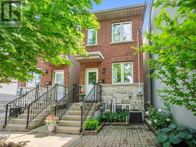 251A Chisholm Avenue, Toronto, ON, M4C 4W5 house for sale | Listing ID E13561 | Royal LePage