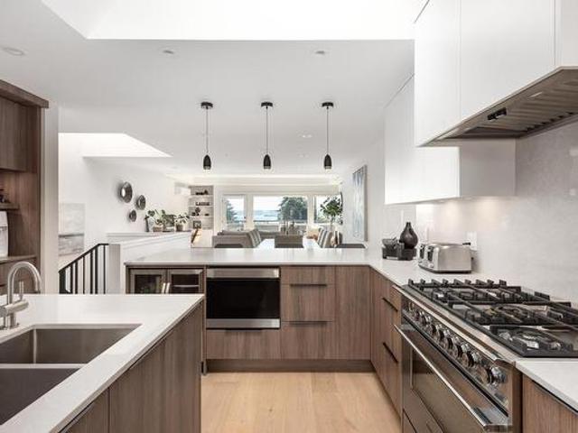 2526 Marine Drive, West Vancouver, BC, V7V 1L4 duplex for sale | Listing ID R2958 | Royal LePage