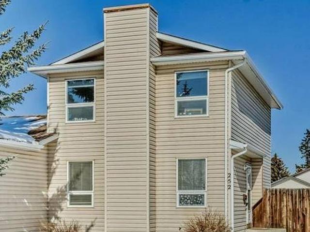 252 Deerview Court SE Calgary AB T2J 6j9 For Sale