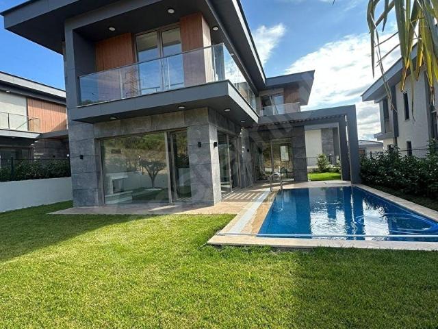 252 M2 4+1 ÖZEL BAHÇELİ MÜSTAKİL HAVUZLU A PLUS VİLLA