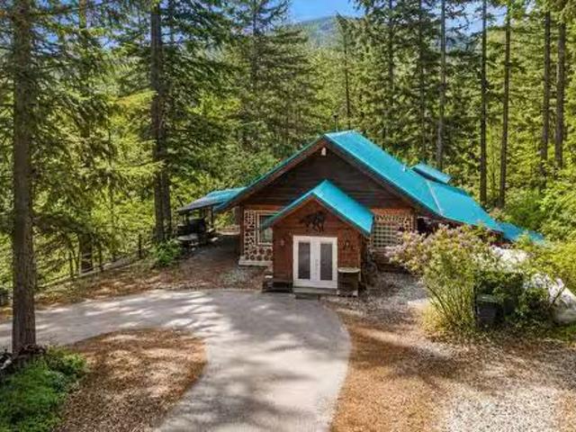 2534 Green Mountain Road, Penticton, BC, V2A 0E6 house for s.