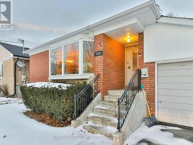 253 Chine Drive, Toronto, ON, M1M 2L6 house for lease | Listing ID E13007 | Royal LePage