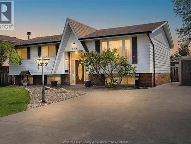 254 Terra Lou Drive, Belle River, ON, N8L 0L7 house for sale | Listing ID 26013 | Royal LePage
