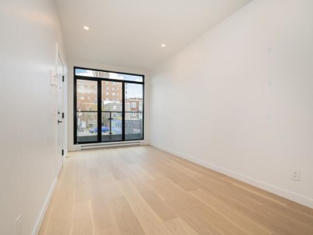 2569 Rue Sherbrooke E. Montréal Le Plateau Mont Royal, QC, H2K 1G2 lease for lease | Listing ID 24282 | Royal LePage