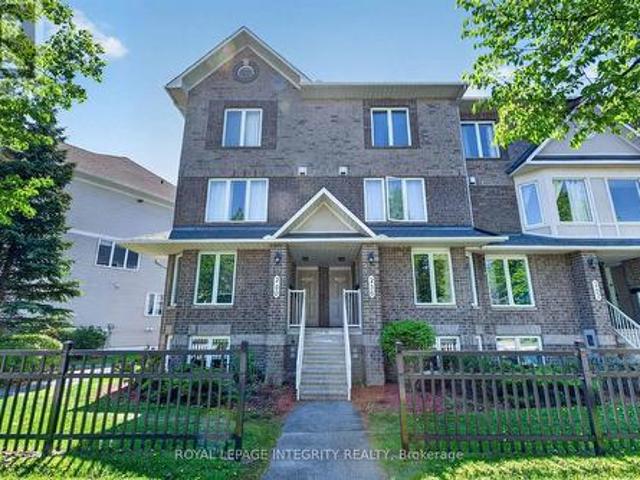 256 Cresthaven Drive, Ottawa, ON, K2G 6W4 townhouse for sale | Listing ID X13425 | Royal LePage