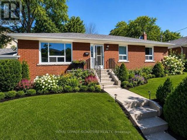 256 Ferris Road, Toronto, ON, M4B 1H6 house for sale | Listing ID E13636 | Royal LePage