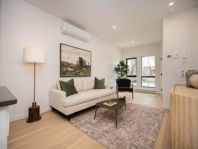 2571Z Rue Sherbrooke E. Montréal Le Plateau Mont Royal, QC, H2K 1G2 lease for lease | Listing ID 10967 | Royal LePage